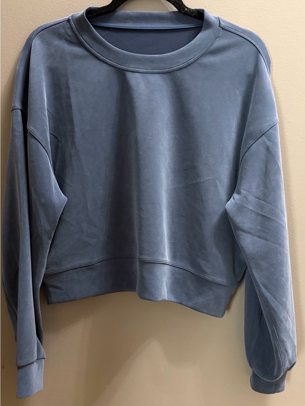 Women's Lululemon Blue cropped Crewneck Softstreme Pullover Sweatshirt